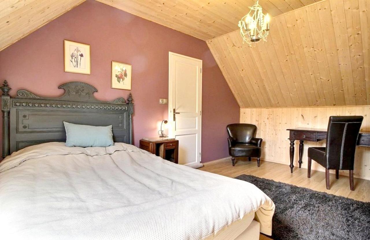 Maison Spacieuse A Plougonven Avec Jacuzzi Et Jardin Exterior photo