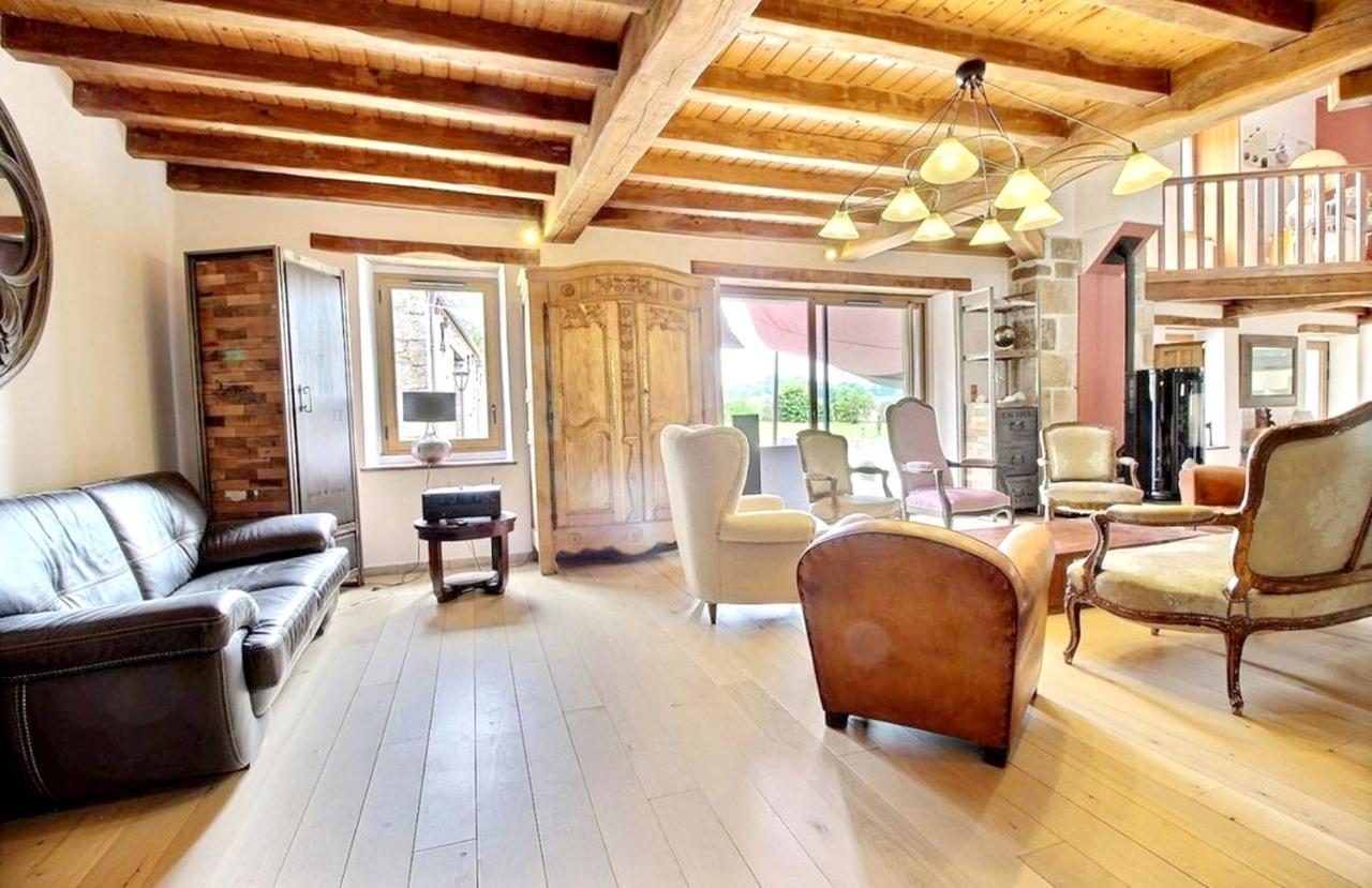 Maison Spacieuse A Plougonven Avec Jacuzzi Et Jardin Exterior photo