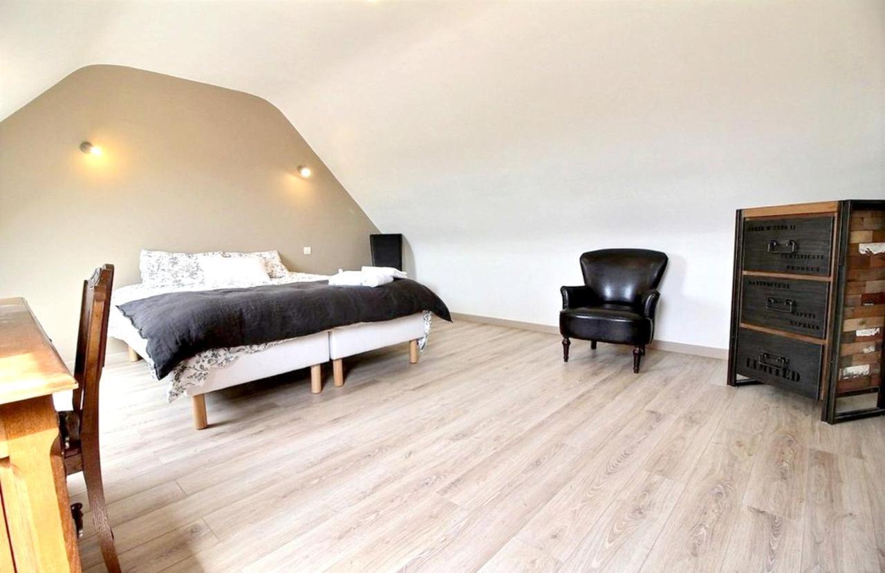 Maison Spacieuse A Plougonven Avec Jacuzzi Et Jardin Exterior photo