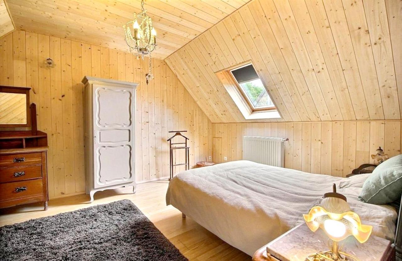 Maison Spacieuse A Plougonven Avec Jacuzzi Et Jardin Exterior photo